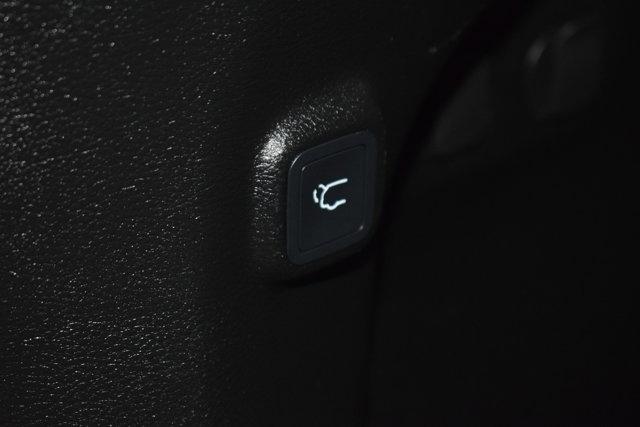 Photo of 2023 Bright White Clearcoat Jeep Cherokee