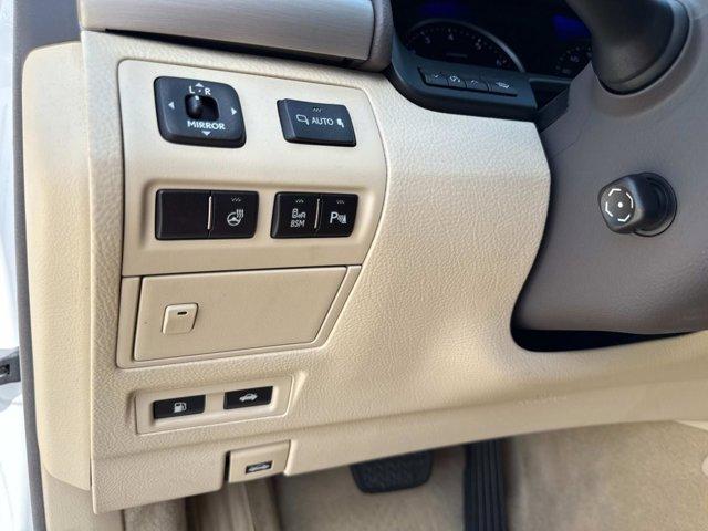 Photo of 2016 Eminent White Pearl Lexus LS 460