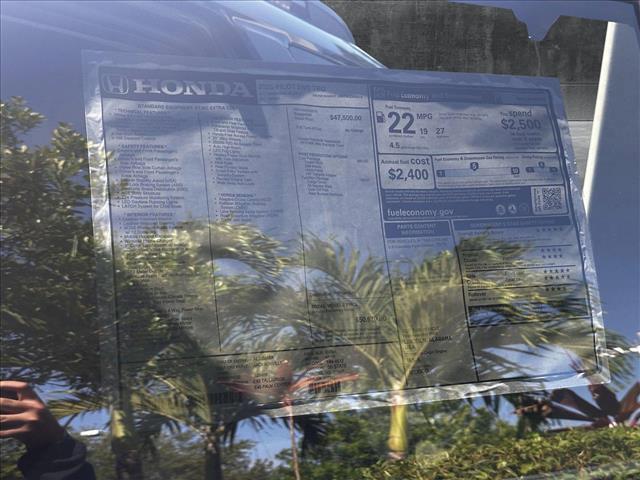 Photo of 2025 Obsidian Blue Pearl Honda Pilot