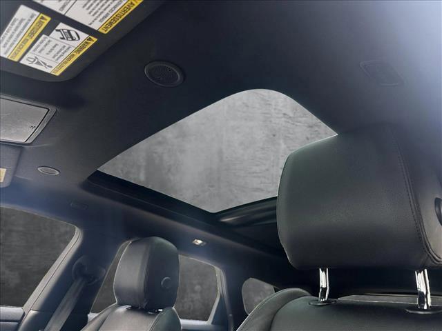 Photo of 2023 Santorini Black Me Land Rover Range Rover Evoque