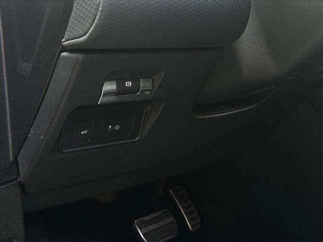 Photo of 2023 Santorini Black Me Land Rover Range Rover Evoque