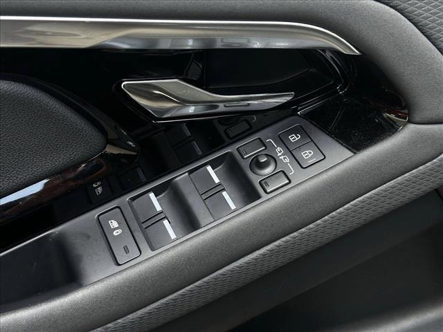 Photo of 2023 Santorini Black Me Land Rover Range Rover Evoque