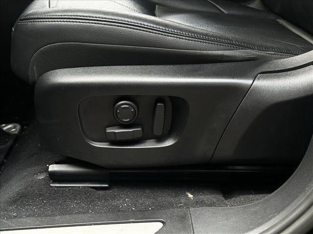 Photo of 2023 Santorini Black Me Land Rover Range Rover Evoque