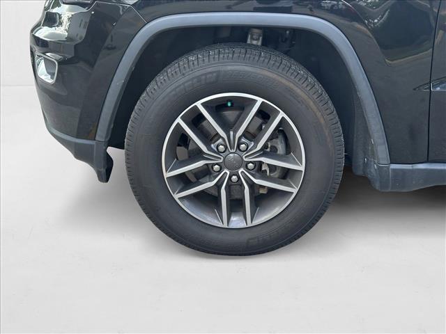 Photo of 2019 Diamond Black Crystal Pearlcoat Jeep Grand Cherokee