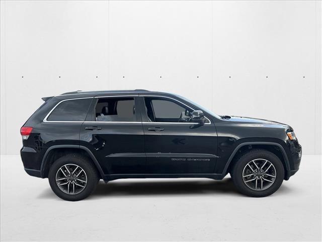 Photo of 2019 Diamond Black Crystal Pearlcoat Jeep Grand Cherokee