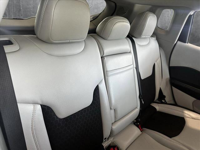 Photo of 2019 White Clearcoat Jeep Compass