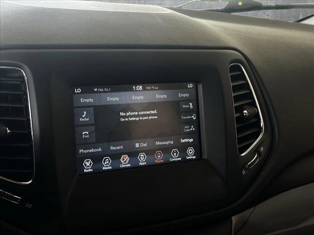 Photo of 2019 White Clearcoat Jeep Compass