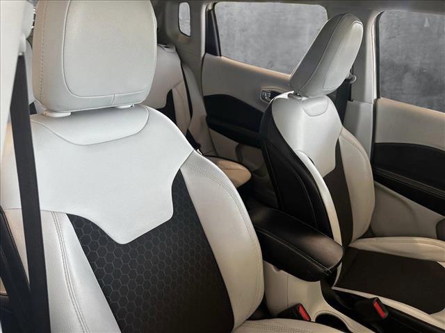 Photo of 2019 White Clearcoat Jeep Compass