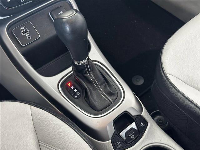 Photo of 2019 White Clearcoat Jeep Compass