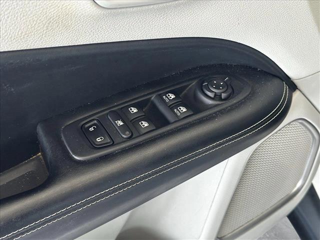 Photo of 2019 White Clearcoat Jeep Compass
