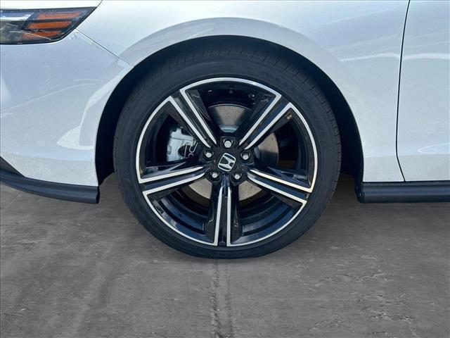 Photo of 2025 Platinum White Pearl Honda Accord Hybrid