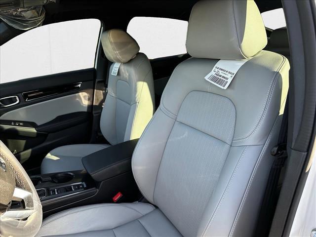 Photo of 2025 Platinum White Pearl Honda Civic Hybrid