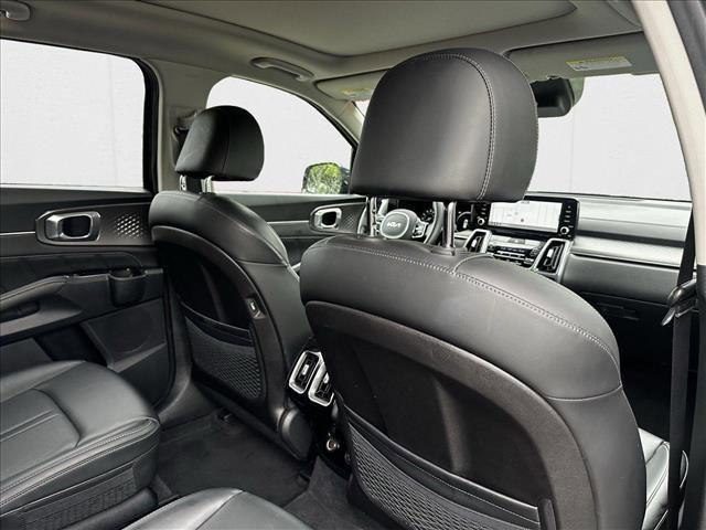 Photo of 2023 Ebony Black Kia Sorento