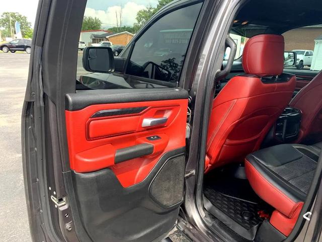 Photo of 2019 Granite Crystal Metallic Clearcoat RAM 1500