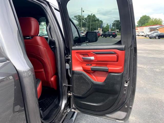 Photo of 2019 Granite Crystal Metallic Clearcoat RAM 1500