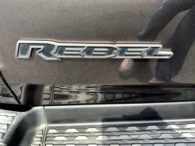 Photo of 2019 Granite Crystal Metallic Clearcoat RAM 1500