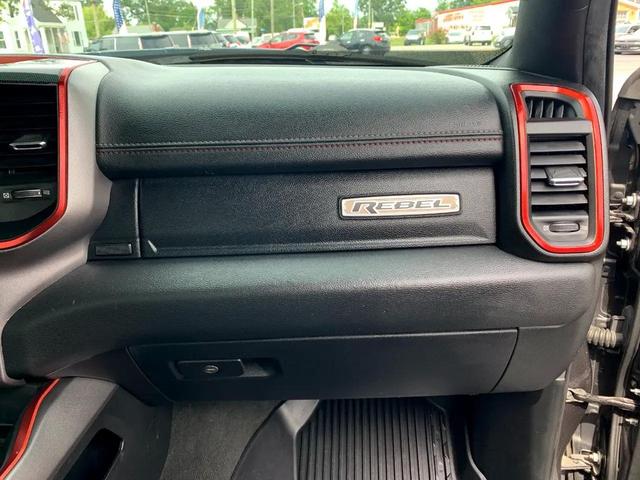 Photo of 2019 Granite Crystal Metallic Clearcoat RAM 1500