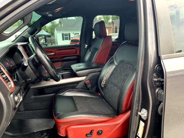 Photo of 2019 Granite Crystal Metallic Clearcoat RAM 1500
