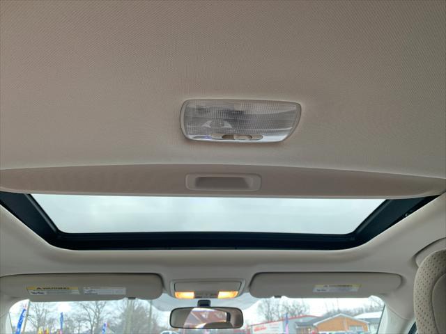 Photo of 2014 White Diamond Pearl Honda CR-V