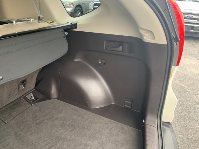 Photo of 2014 White Diamond Pearl Honda CR-V