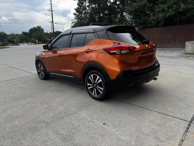 Photo of 2020 Orange Nissan Kicks
