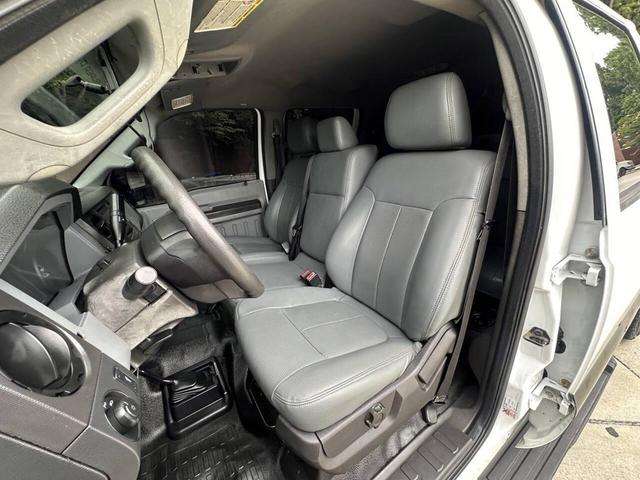 Photo of 2011 Oxford White Ford F-250