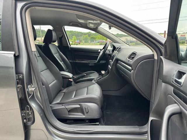 Photo of 2010 Platinum Gray Metallic Volkswagen Jetta