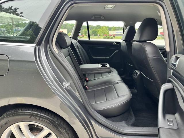 Photo of 2010 Platinum Gray Metallic Volkswagen Jetta