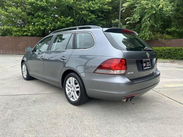 Photo of 2010 Platinum Gray Metallic Volkswagen Jetta
