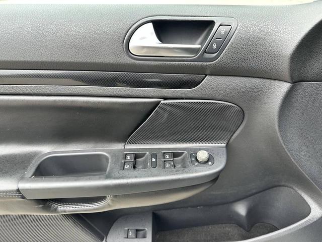 Photo of 2010 Platinum Gray Metallic Volkswagen Jetta