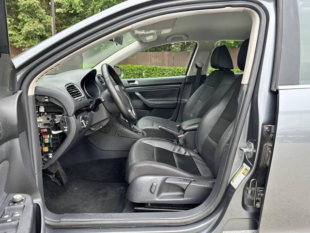 Photo of 2010 Platinum Gray Metallic Volkswagen Jetta