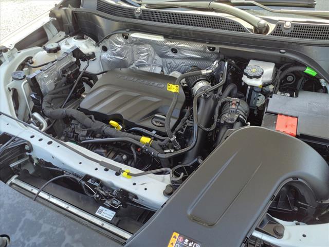 Photo of 2024 Summit White Gaz Chevrolet Trax