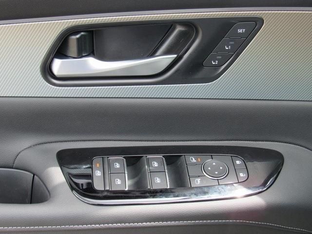 Photo of 2025 Everest White P Nissan Murano