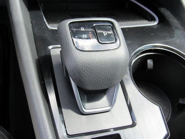 Photo of 2025 Champagne Silve Nissan Rogue