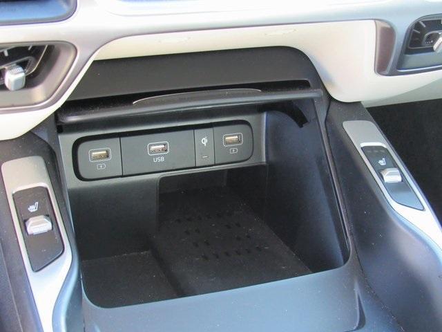 Photo of 2023 Sapphire Blue Kia Sorento