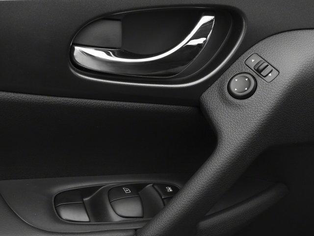 Photo of 2016 Magnetic Black Nissan Rogue