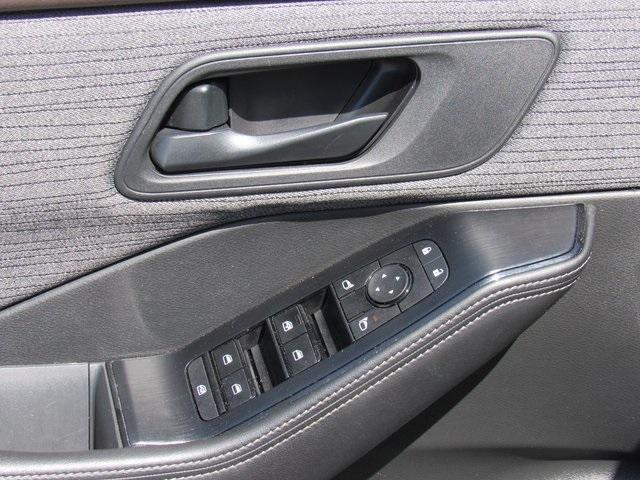 Photo of 2022 Black Nissan Rogue