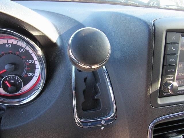 Photo of 2019 Brilliant Black Crystal Pearlcoat Dodge Grand Caravan