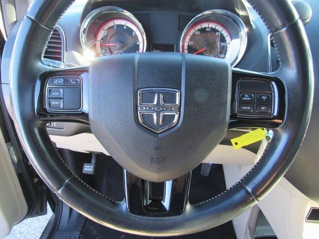 Photo of 2019 Brilliant Black Crystal Pearlcoat Dodge Grand Caravan