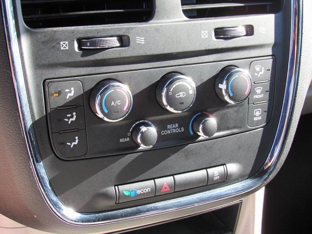 Photo of 2019 Brilliant Black Crystal Pearlcoat Dodge Grand Caravan