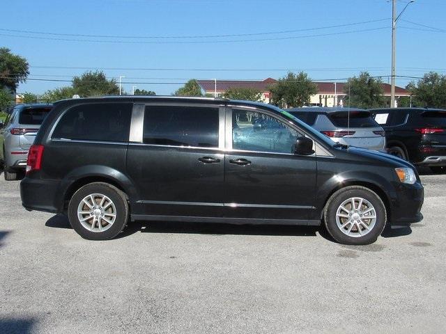 Photo of 2019 Brilliant Black Crystal Pearlcoat Dodge Grand Caravan