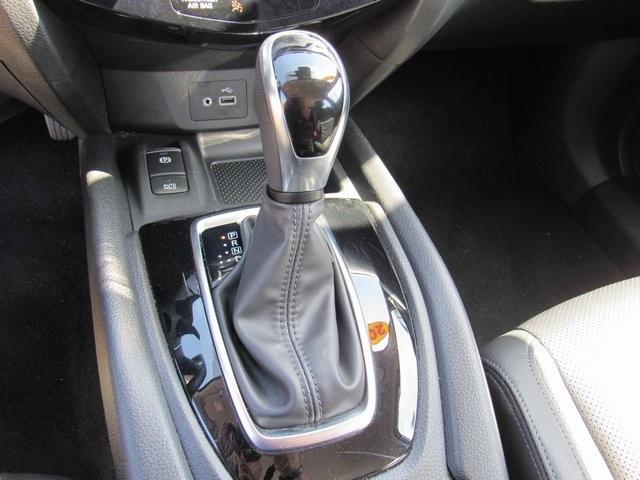 Photo of 2022 Brilliant Silver Metallic Nissan Rogue Sport