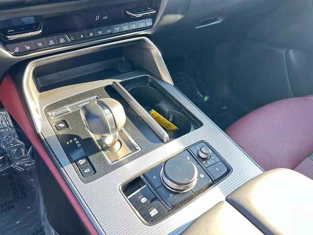 Photo of 2025 Rhodium White Premium Mazda CX-70 PHEV