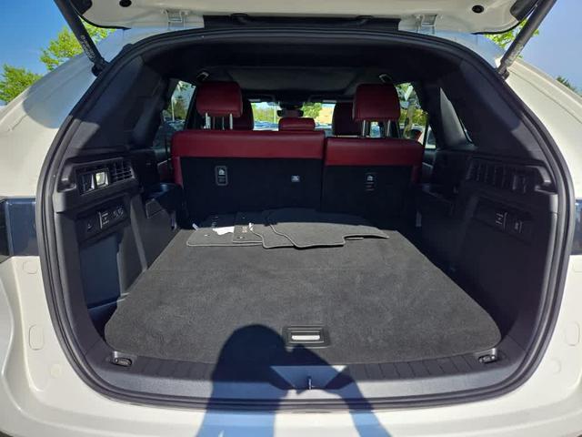 Photo of 2025 Rhodium White Premium Mazda CX-70 PHEV