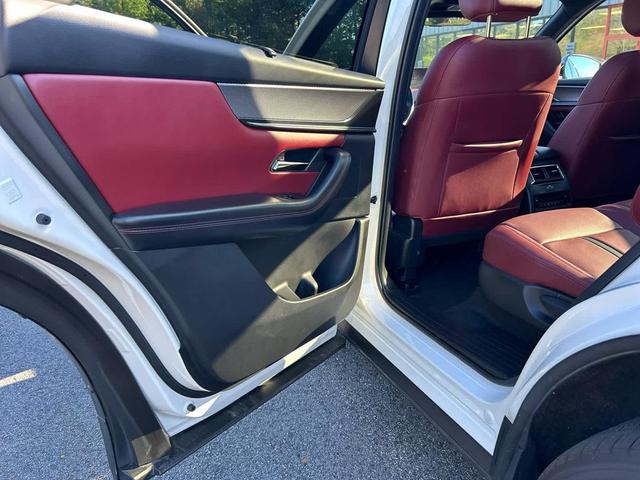Photo of 2025 Rhodium White Premium Mazda CX-70 PHEV