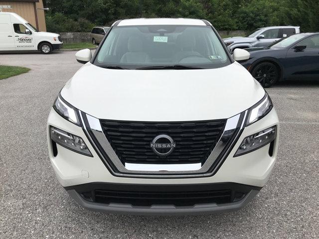 Photo of 2023 White Nissan Rogue