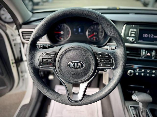 Photo of 2017 Snow White Pearl Kia Optima