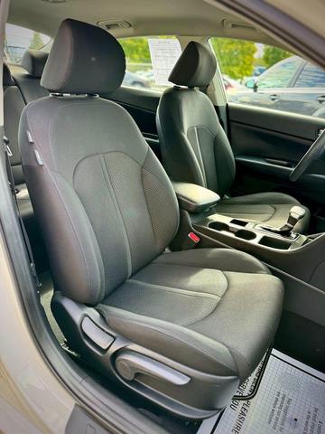 Photo of 2017 Snow White Pearl Kia Optima