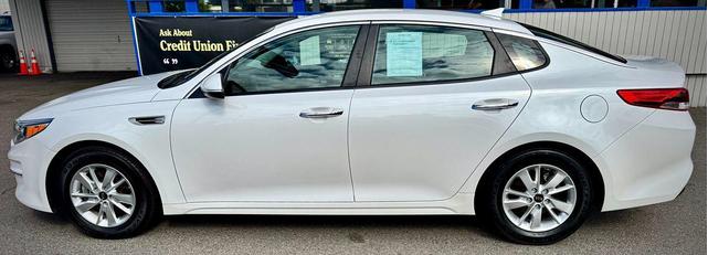 Photo of 2017 Snow White Pearl Kia Optima