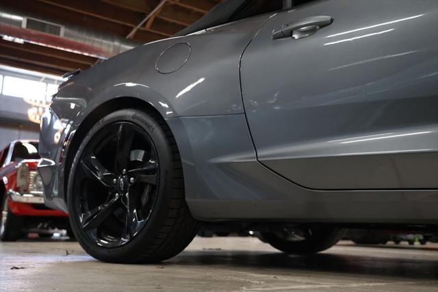 Photo of 2020 Shadow Gray Metallic Chevrolet Camaro